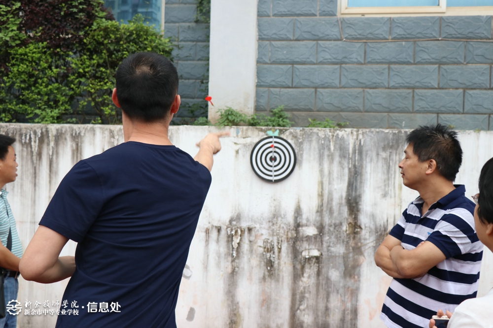 市中專舉辦飛鏢團體比賽（圖集）