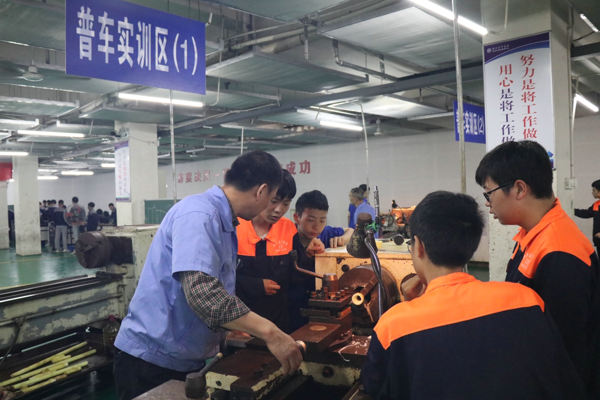 2021年職業(yè)教育活動(dòng)周系列活動(dòng)之普車(chē)競(jìng)賽