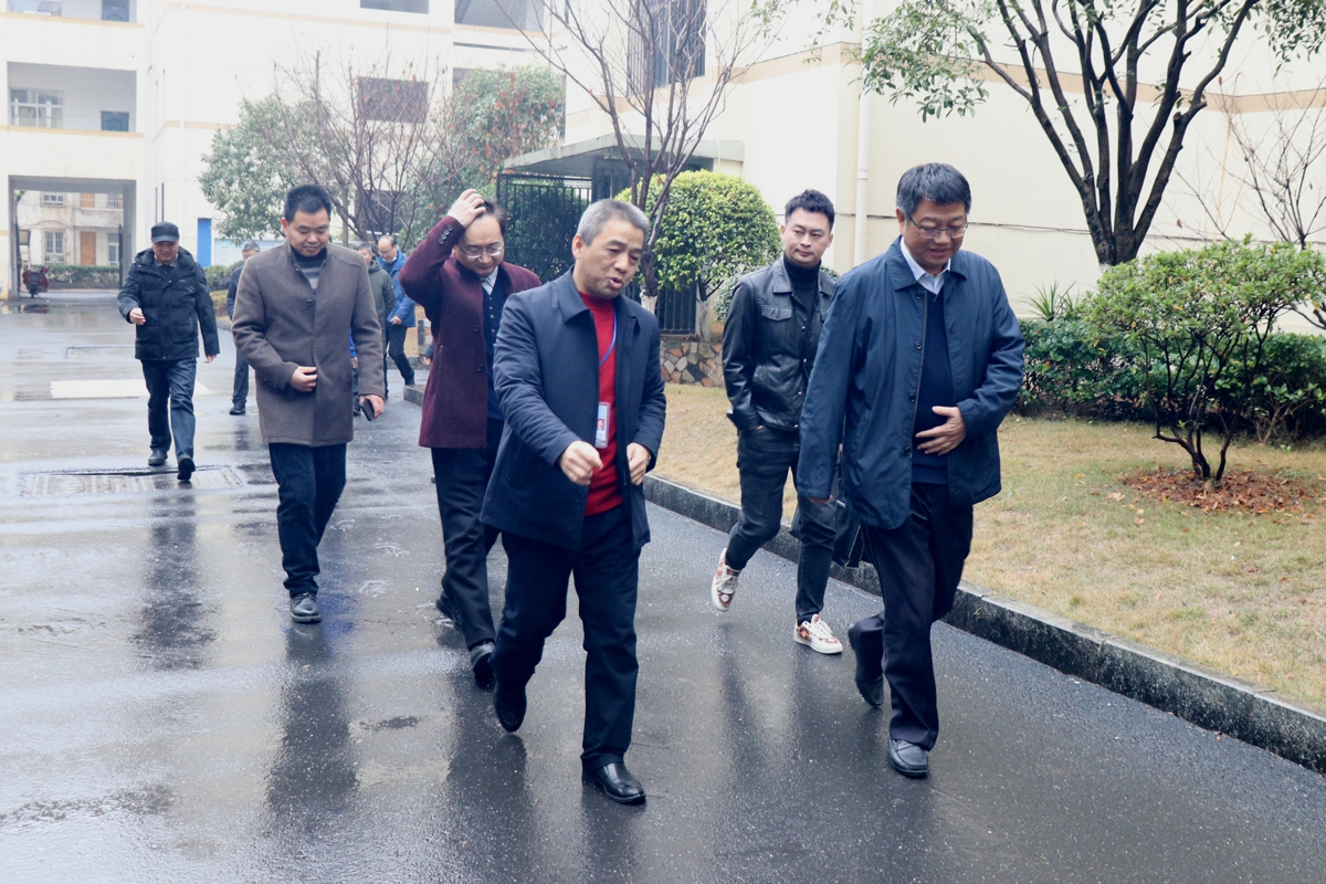 心系發(fā)展，三年三行 ——省委教育工委委員、省教育廳副廳長(zhǎng)裴鴻衛(wèi)蒞臨新余市職業(yè)教育中心視察調(diào)研