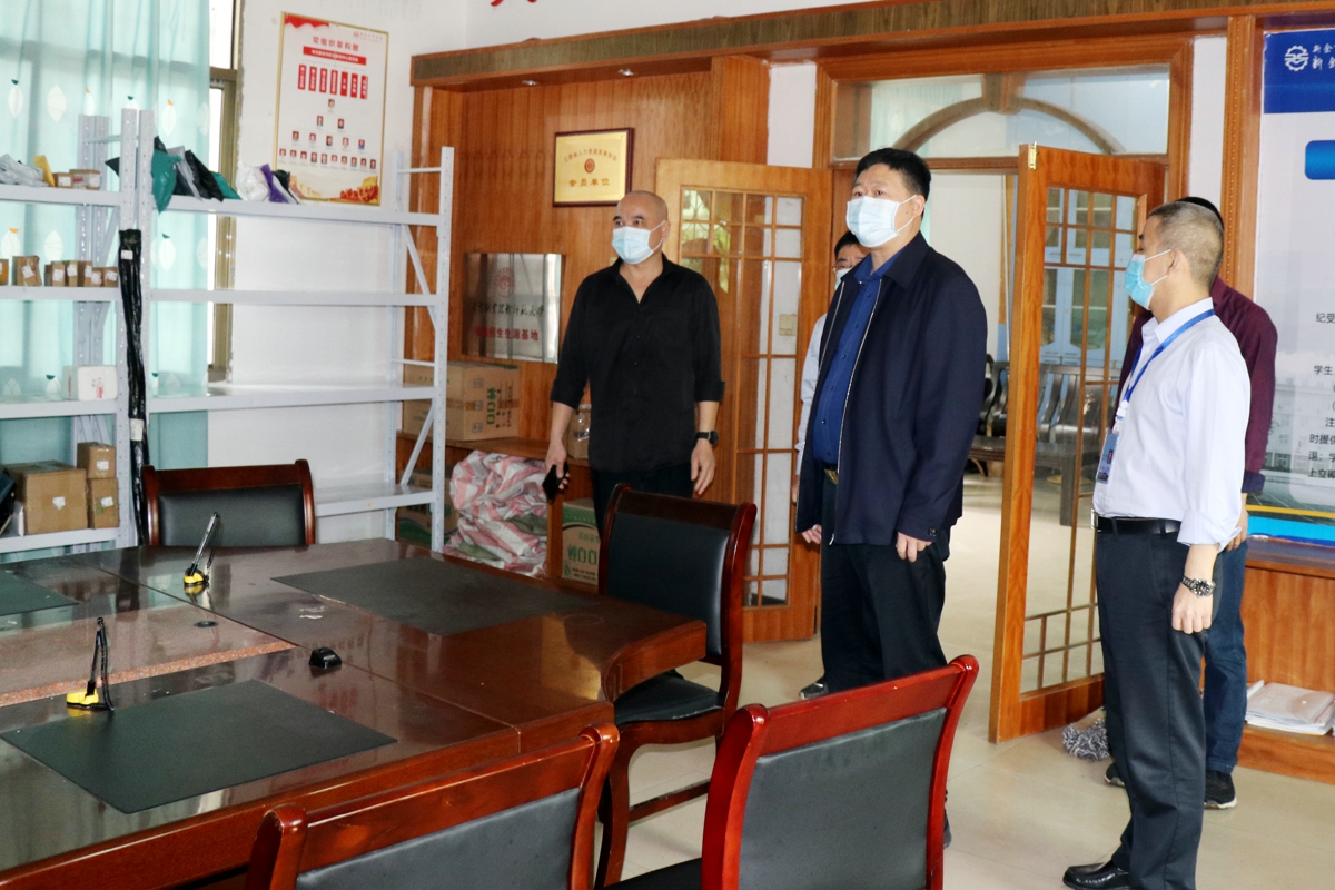 市人大常委會(huì)主任賴國根調(diào)研督導(dǎo)市職教中心疫情防控工作