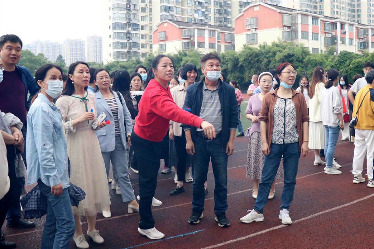 又見飛鏢！——市職教中心舉辦教職工趣味活動