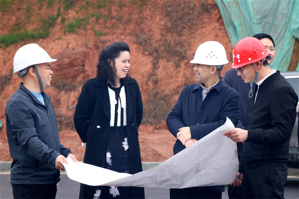 市委常委、市委宣傳部部長張智萍視察調(diào)研市職教中心新校區(qū)項(xiàng)目建設(shè)