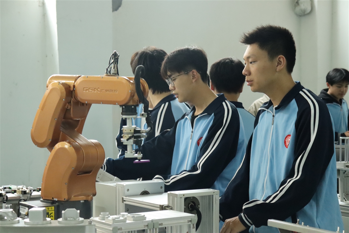 2023年職業教育活動周——工業機器人操作技能展示